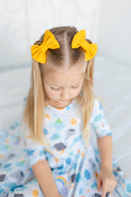 Load image into Gallery viewer, Weather Warriors Yellow Bamboo Alligator Clip Bows
